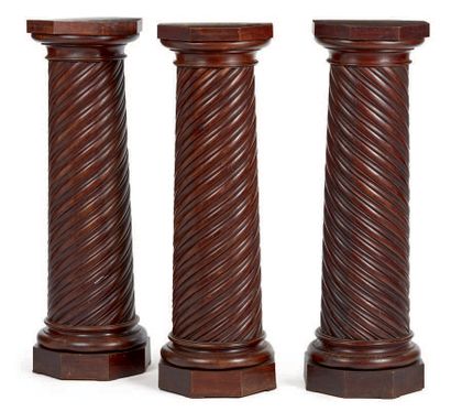 null THREE COLUMNED SADDLE in carved wood the twisted shaft surmounted by a Doric...