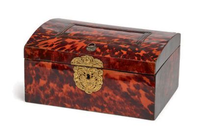 null RECTANGULAR BOX in red tinted horn imitating tortoiseshell, lock entrance and...
