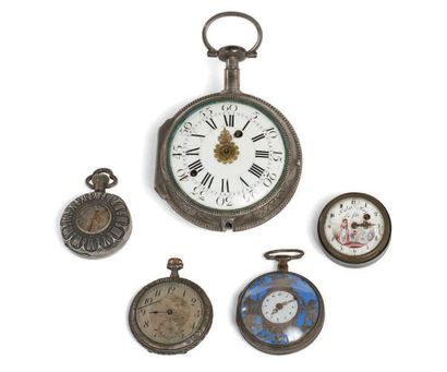 null LOT OF WATCHS composed of five watches :
- a silver carriage clock, white enamel...