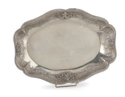 TIFFANY & CO Set of three table tops composed of :
- An oval tray with shell decoration...
