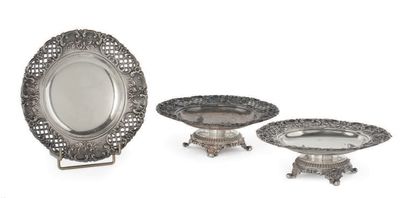 TIFFANY & CO Suite de trois petits centres de table en métal argenté, circulaires...
