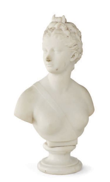 D'APRÈS JEAN-ANTOINE HOUDON (1741 - 1828) Buste de Diane chasseresse, nue, un bandeau...
