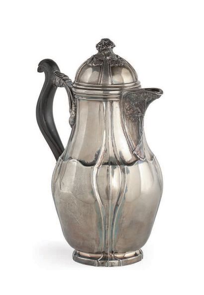 COFFEE POT in silver with decoration of umbels....