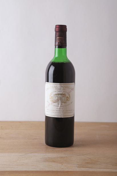 null 1 B CHÂTEAU MARGAUX (H.E.-; e.t.h. légères) - 1976 - GCC1 Margaux