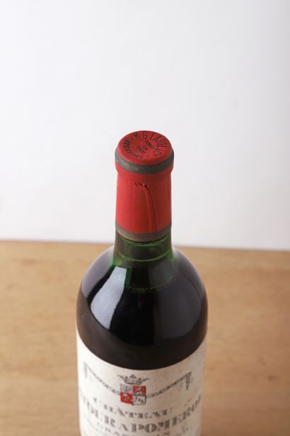 null 1 B CHÂTEAU LATOUR mise négoce (H.E.+; e.t.; bandeau et capsule négoce Lafitte...