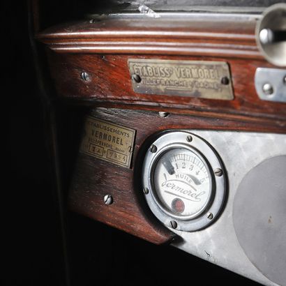 1927 Vermorel ZX berline 法国收藏家的许可证（见文本）
底盘编号7994 (见正文)

1927年出现的车型，源自X型运动版
Vermorel...