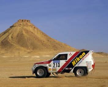 1988 Mitsubishi Pajero Usine Paris-Dakar 法国车辆登记文件 

日本制造商对标致在达喀尔和其他拉力赛中的霸权的正式回应
法国进口商Sonauto在工厂的支持下开发的原型车，是唯一能够抵御Ari...
