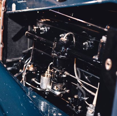 1932 Delage D8 S Torpédo Sport Chapron 法国车辆登记
底盘编号36032

有史以来最具象征意义的Delage旅行车
非常独特的车型，共生产了145辆，只有33辆幸存下来
高度复杂的发动机：半解调气门机构，通过通风管冷却的油底壳，电动燃油泵；特殊底盘，低悬挂
车身由Chapron设计，"鱼雷运动"；已知有两辆，其中唯一一辆是S版
该车在2006-2007年完全修复，超过70,000欧元的发票；比赛条件，不含CT出售

在1929年的车展上，Delage推出了D8，这是一款具有象征意义的旅行车，与布加迪一样，它的特点是配备了一台出色的8缸直列发动机，容量为4升，功率为100...