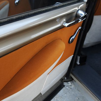 1974 CITROËN DS 20 法国注册
底盘编号4725917

家庭用车，从1974年到2019年只有一个车主，第二手资料
不错的配置，Tholonet米色车身与橙色布艺内饰相结合
86...