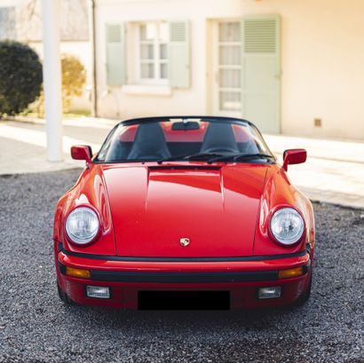 1989 PORSCHE 911 SPEEDSTER 3.2 « TURBO LOOK » 法国车辆登记
底盘编号WP0ZZZ91ZKS151211
发动机号：63K03245

仪表盘上不到82,000公里，"匹配的号码
最稀有和最令人向往的保时捷之一，只生产了2,065辆!
在德国出售的新车，自2012年以来在一位法国收藏家手中。
非常好的外观和运行状况
自2013年以来定期和有记录的维护

作为911敞篷车系列的补充，Speedster于1989年问世，复活了保时捷过去的一个魅力车型，这个名字以前曾用于356型众多版本中的最时尚车型。该车型在1987年法兰克福车展上展出时获得了巨大的成功，并在1988年底投入生产，第二年仅有2,065辆。在保时捷，排他性是有名字的!
在次年新的964型到来之前，这是最后一款采用旧车身的911车型，其圆滑的线条令人惊讶，陡峭的挡风玻璃和双
双层驼峰覆盖着粗糙但非常具有德国品质的引擎盖。正是在这种危险的工作中，保时捷成功地说服了人们，提出了一个接近原型但在技术上非常成功的汽车。
大多数人都订购了...