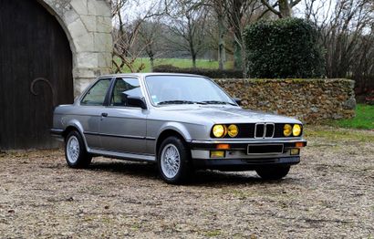 1988 BMW 325ix COUPÉ 法国车辆登记
底盘号码WBAAB710700949659

卓越的原始状态，从未重新喷漆，原始里程数低
非常罕见和有吸引力的配置：双门跑车，机械变速箱，金属灰色外观颜色与蓝色布质内饰相结合
完整的历史，出售时有记录簿和许多最近的服务发票
制造商只生产了12,557辆BMW...