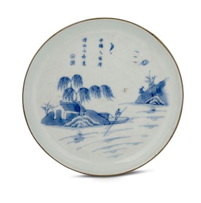 CHINE POUR LE VIETNAM XIXe SIÈCLE Assiette en porcelaine bleu-blanc à décor de personnages...