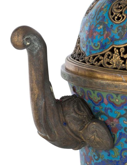 CHINE DYNASTIE QING, PÉRIODE QIANLONG (1735 - 1796) = 中国 清 乾隆年间 （1735-1796）
大型铜胎...
