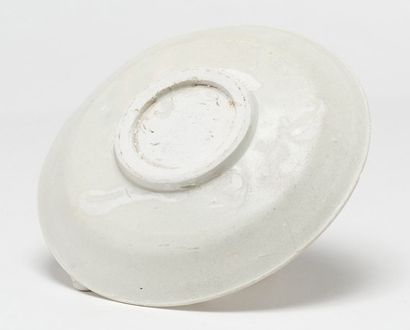 CHINE, HEBEI DYNASTIE TANG, IXe SIÈCLE 中国河北出土 唐 9世纪
稀有四裂纹釉陶碗，或为定窑