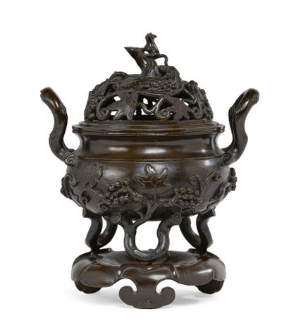 CHINE XIXe SIÈCLE 中国 19世纪
大型青铜香炉