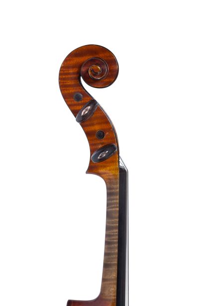 null 奥古斯特-德利维的小提琴
1905年在巴黎制造，编号145
展览模型
原有的标签和铁印
状况良好 
背面有359毫米
Jean Jacques Ram...