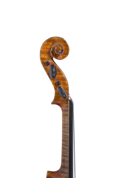 null 19世纪小提琴
双层镶边
带有 "Giovan Paolo Maggin à Brescia 1630 "的天书标签。
Maggin à Brescia...