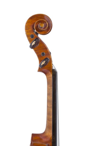 null Violon de Gustave Villaume
Fait à Nancy en 1927
Étiquette et marque au fer sous...