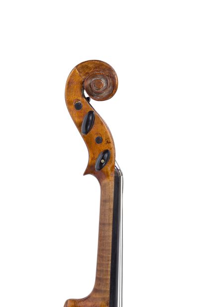 null 19世纪德国小提琴
顶部和琴头的各种修复，琴头的低侧
状况良好
随时可以演奏 
背面359毫米
