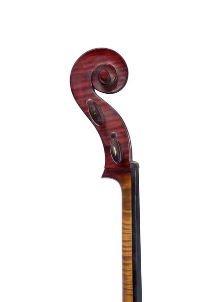 null Très joli violoncelle de Marius Didier
Mattaincourt en 1934
Dont il porte l'étiquette...