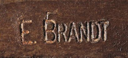 EDGAR BRANDT (1880-1960) Presse papier en acier orné d'un dé. Cachet «E. Brandt»...