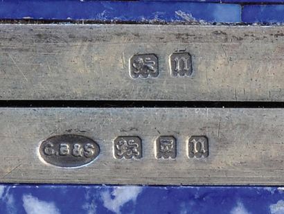 TRAVAIL 1930 Boîte carrée entièrement recouverte d'une marqueterie de lapis-lazuli...