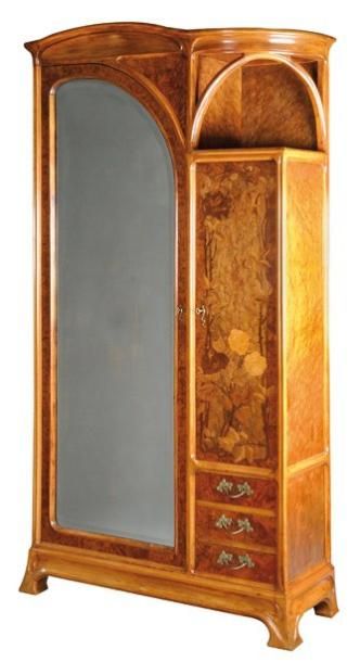 LOUIS MAJORELLE (1859-1926) Exceptionnelle armoire en hêtre et placage de loupe de...