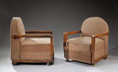 JACQUES-EMILE RUHLMANN (1879-1933) Paire de fauteuils club en frêne teinté à dossier...