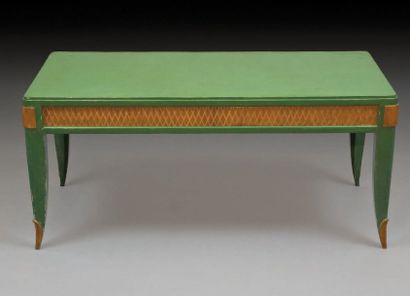 Jean PASCAUD (1903-1996) Petite table basse en bois laqué vert à décor de croisillons...