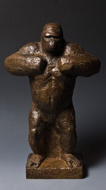 JEAN JOACHIM (1905-1990) «Gorille dressé » Epreuve en bronze à cire perdue à patine...