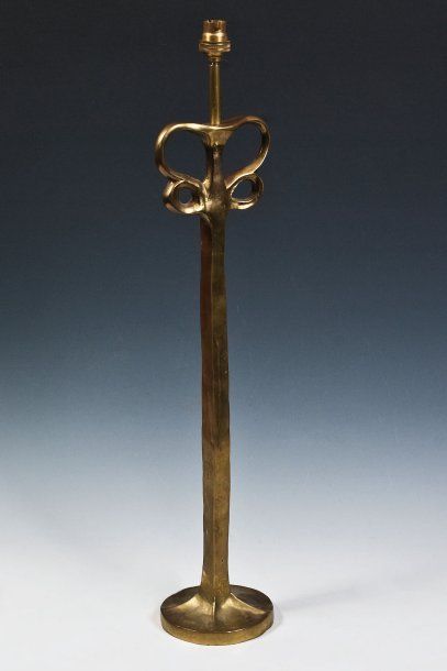 SYLVA BERNT (1910-1995) Lampe en bronze à patine dorée. Fût de section carré orné...