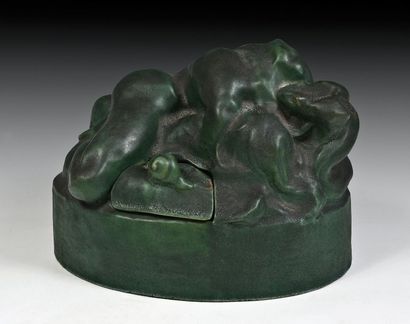 JEAN DÉSIRÉ RINGEL D'ILLZACH (1847-1916) Rare sculpture encrier en grès émaillé vert...