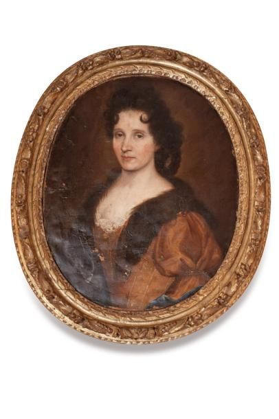 Ecole française du XVIII° siècle Portrait de femme au col de fourrure Huile sur toile,...