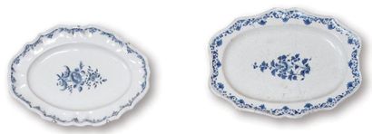 null Deux plats ovales à bords contours en faïence de Clermont XVIII° siècle (l'un...