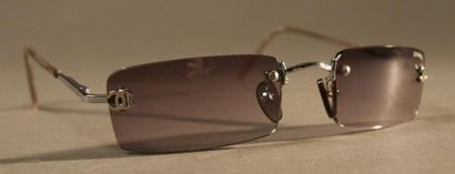 CHANEL Paire de lunettes de soleil (Léger éclat au verre)