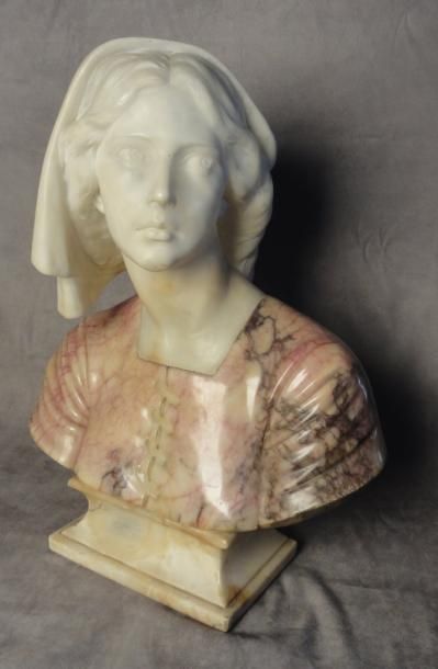 PUGI Buste de jeune romaine en marbre blanc veiné et marbre polychrome Sur socle...