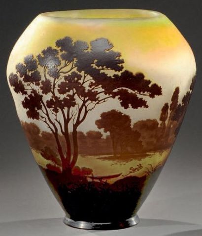 Emile GALLE Important vase balustre à décor lacustre Signé H: 30, 5 cm