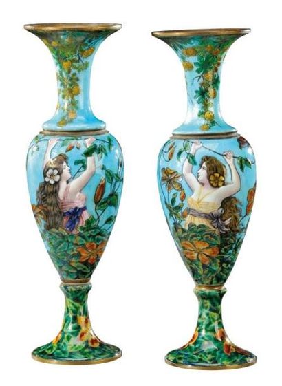 H.DOUBLET Paire de vases de forme balustre en cuivre à décor émaillé champlevé présentant...