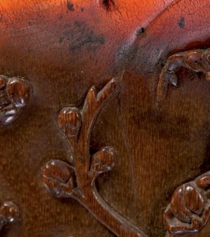 CHINE Coupe à libation en corne de rhinocéros sculptée en forme de feuille de nénuphar...