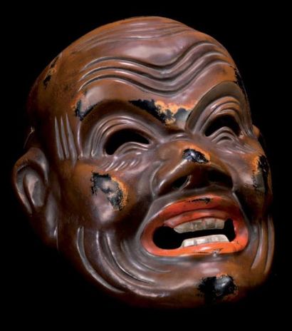 JAPON Masque du théâtre Nô en composition laquée brune. XXème siècle H. 29 cm