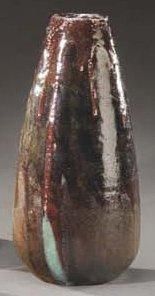 EUGENE LION (1867-1945) Haut vase ovoide en grès à coulures rouges nuancée verte...