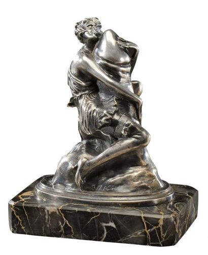 BRUNO ZACH (1891-1935) «Câlin coquin» Sculpture en étain argenté reposant sur un...