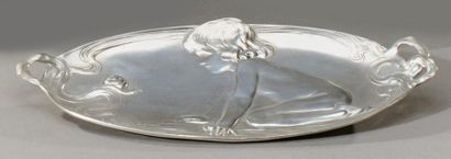 JOSEPH HOFFMANN (1870-1956) Coupe formant vide-poches en étain argenté à décor d'une...