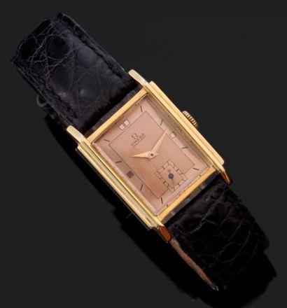 OMEGA Vers 1940 Montre rectangulaire, boîtier n°10774366, cadran champagne, glace...