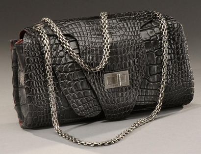 CHANEL Collection 2010 Rare sac en crocodile pleine peau noire Intérieur en daim...