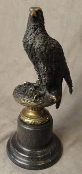 A. THORBURN Aigle Sujet en bronze Cachet de fondeur Socle en marbre H. avec socle:...