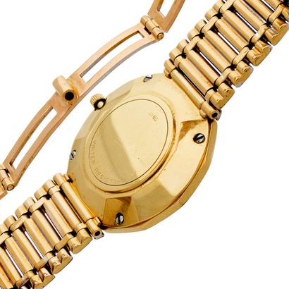 CORUM CORUM
Admiral's Cup
Numéros effacés 
Vers 1980
Montre bracelet en or jaune...