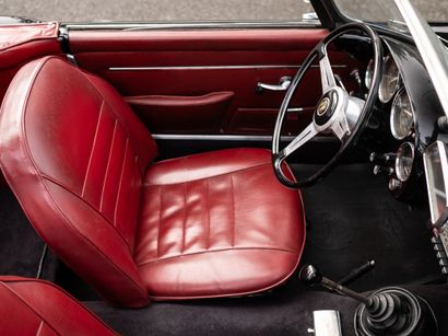 1960 Alfa Romeo 2000 Spider ERRATUM : Please note that the car doesn't start.
French...