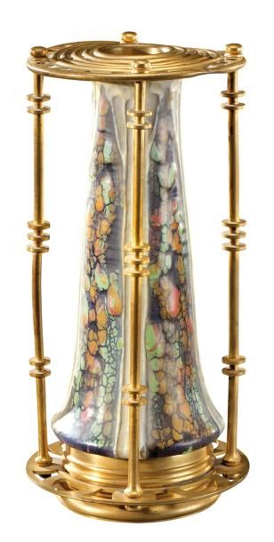 null AMPHORA Vase de forme conique à corps pansu en céramique émaillée à motifs rainurés...