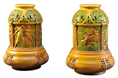 Vilmos ZSOLNAY (1840-1900) Paire de vases en céramique émaillée lustrée polychrome...